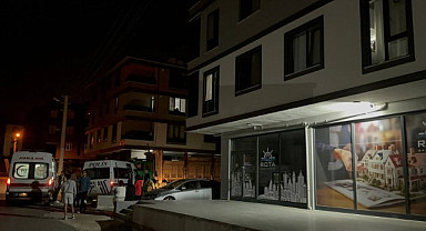 Balkondan düşen adam hastaneye kaldırıldı