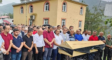 Düğün hazırlığı için geldiği memleketinde trafik kazasında hayatını kaybetti