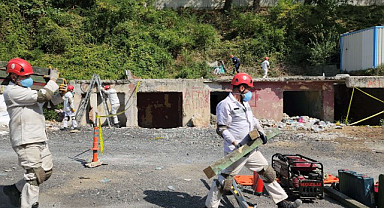 Maden Kurtarma Yarışması'na hazırlanan madenciler enkazdan yaralıyı böyle kurtardı