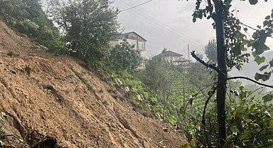 Rize'de şiddetli yağışlar ufak heyelanlara yol açtı