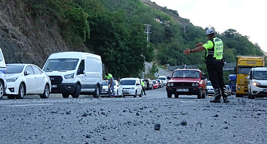 Samsun'da taş ocağında patlama: Yola savurulan taşlar araçlara isabet etti, 4 kişi yaralandı