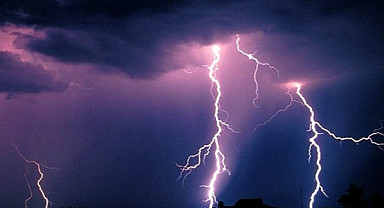 Yıldırımlar Neden Zikzak Çizer? Gökyüzünün Elektrik Şovunun Sırrı