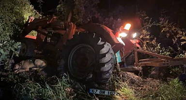 Zonguldak-Bartın kara yolunda otomobil ve traktör çarpıştı