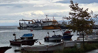 Doğu Karadeniz'de tekneler limanlara çekildi
