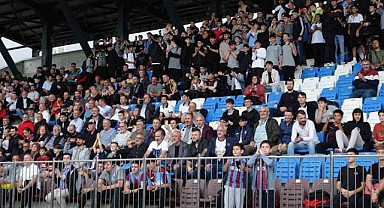 Trabzon'da futbolun efsaneleri yeniden sahaya çıktı