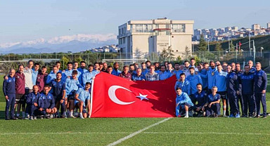 Trabzonspor idmanında Türk bayrağı açıldı