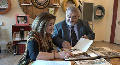 Mezun olduğu okula 49 yıllık hatıra eşyalarını bağışladı