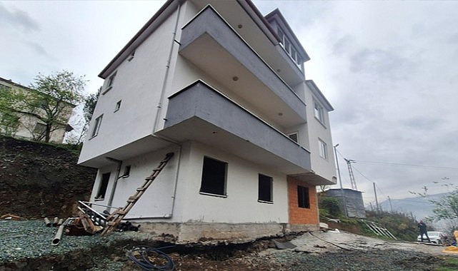 Trabzon'da 3 katlı bina tahliye edilerek mühürlendi