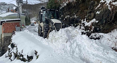 Trabzon'da ulaşıma kapanan mahalle yollarında çalışma