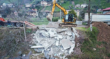 Rize'de Fırtına Vadisi'ndeki yıkım kararı uygulanıyor