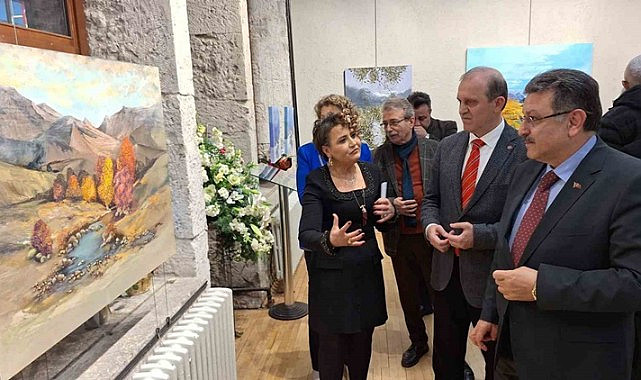 Trabzon'da akademisyenden resim sergisi