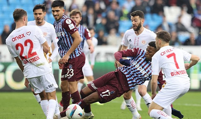 Trabzonspor, Antalyaspor karşısında farka gitti
